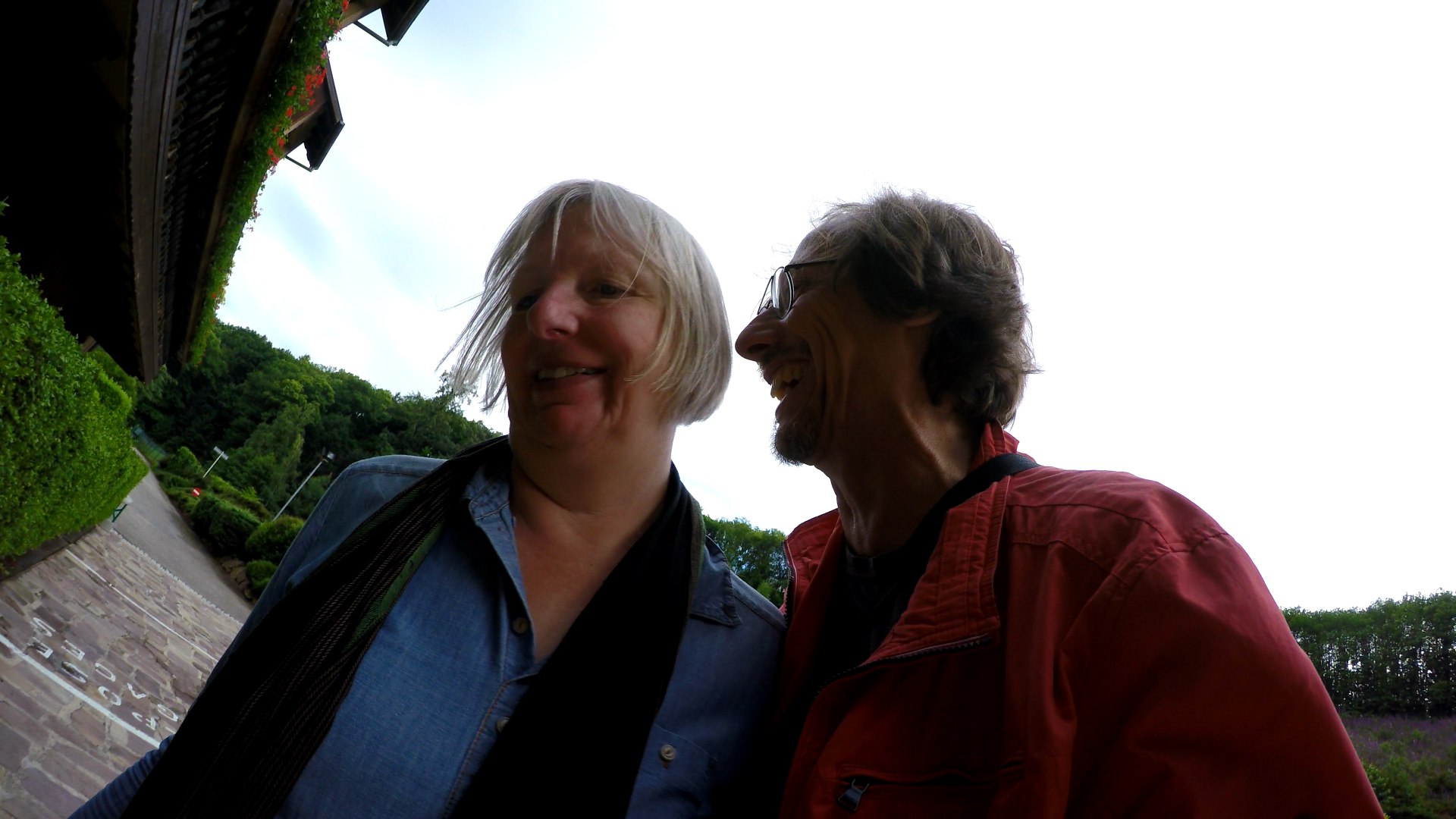 Bild  2016-06-12-1955.MP4 snapshot 01.11 [2016.06.17 23.06.53] wird geladen, bitte warten...